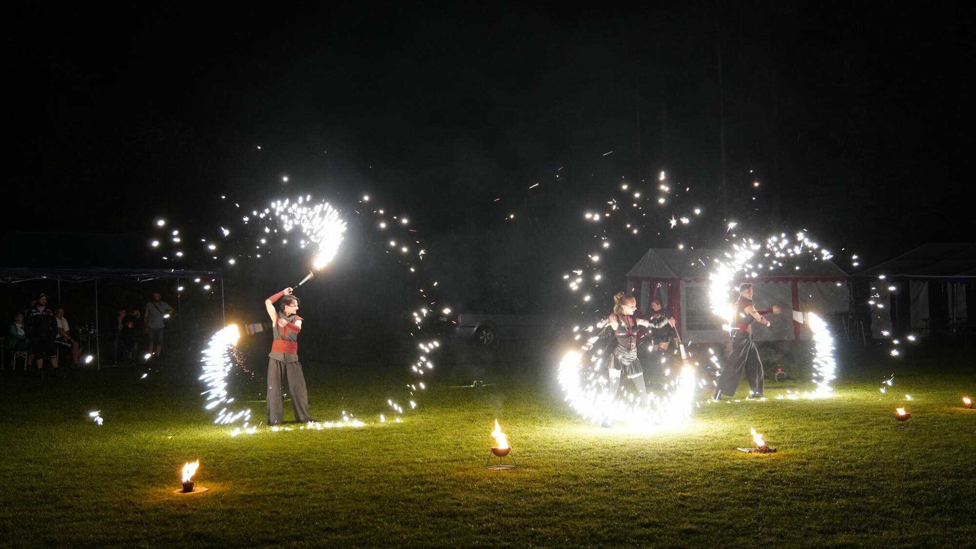 Ohňová show v podání skupiny Firesshow Alterna Den s Datlem 2024